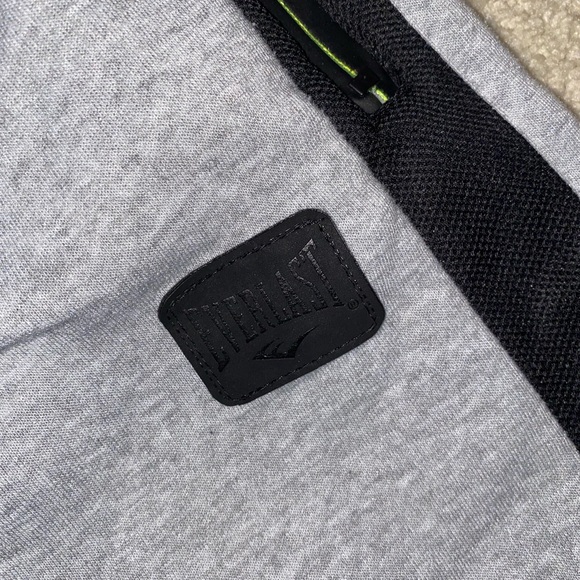 Grey sweatpants - Picture 2 of 3